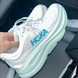 Hoka Bondi 9 Frost/cielo blue size 7.5